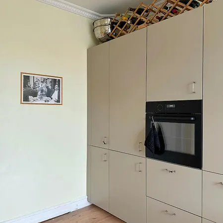 Stucco Flat From 1905 In Vibrant Bispebjerg Apartment