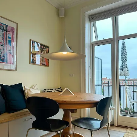 Stucco Flat From 1905 In Vibrant Bispebjerg Apartment *