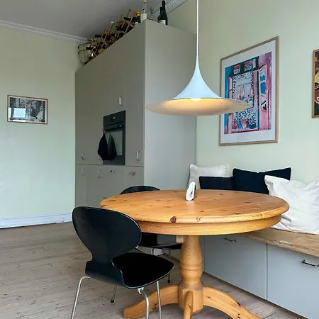 Apartment Stucco Flat From 1905 In Vibrant Bispebjerg *
